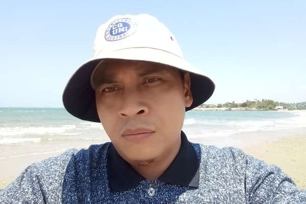 Sojuangon Rambe taking a selfie at a beach
