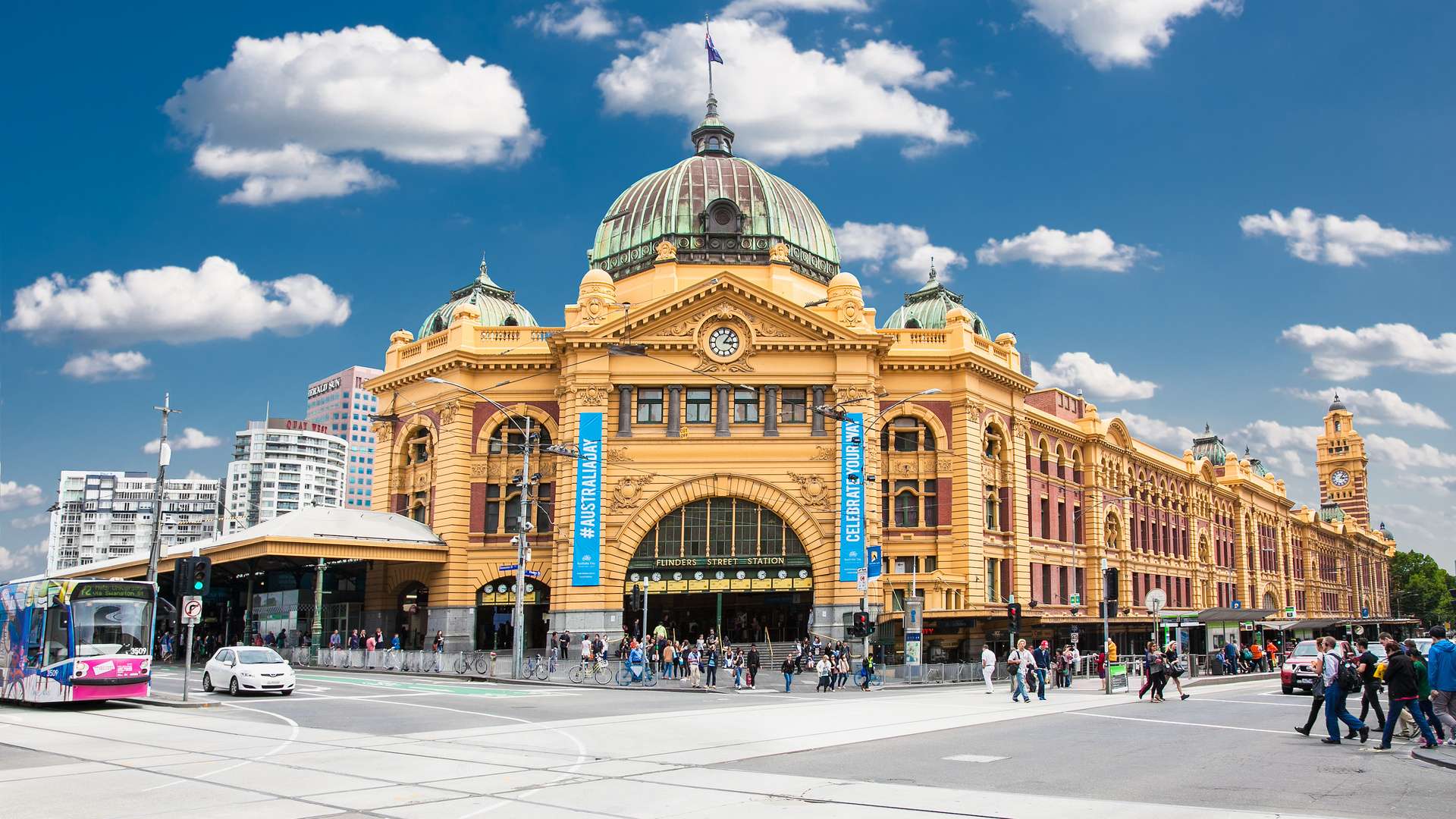 Flinders Street Station in Melbourne, Australia. People can be seen entering and exiting the station.